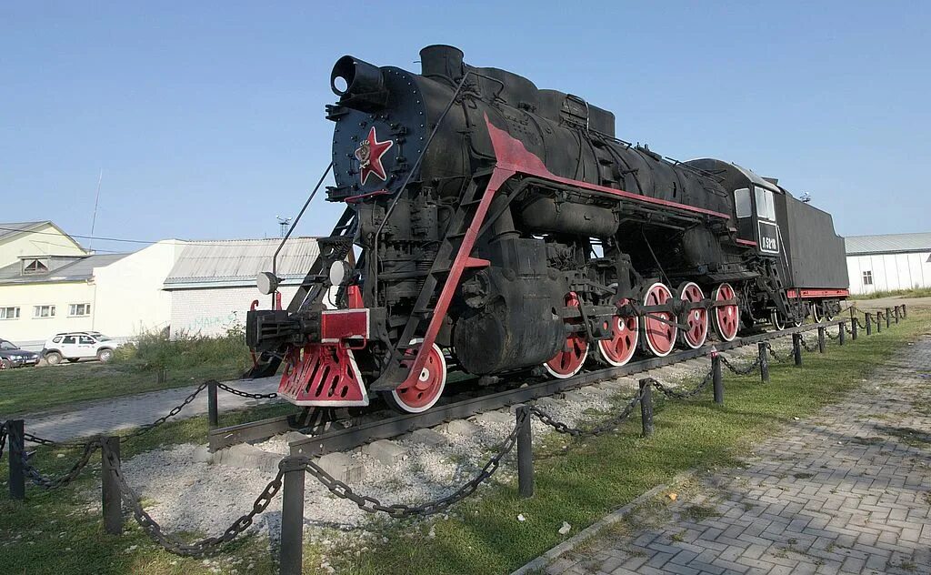 Микунь город. Микунь паровоз памятник. Город микунь республика коми. Микунь новороссийск. Микунь жд вокзал.