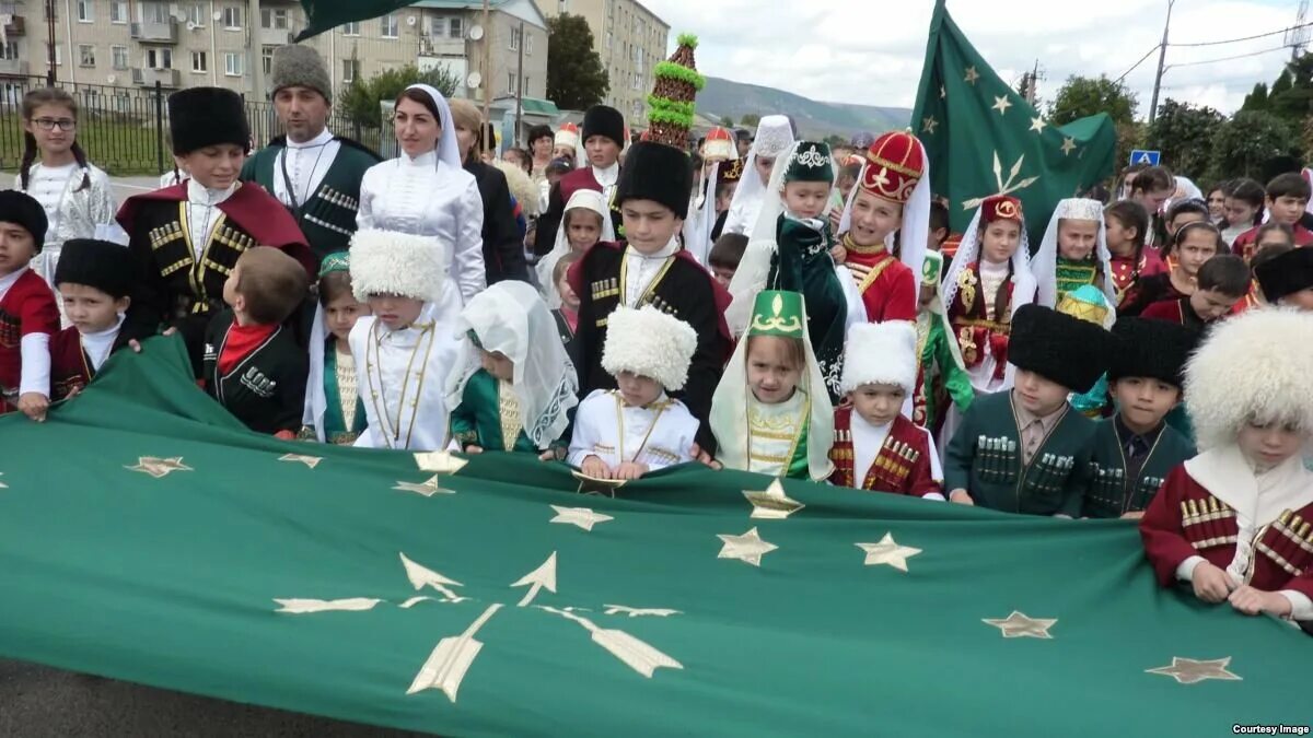 Карачаево черкесский народ. Адыги в Кабардино Балкарии. Адыги Черкесы кабардинцы. Абхазы и абазины. Адыги на Северном Кавказе.