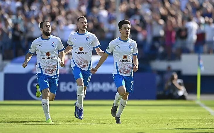 Команда футболистов. Форма фк пари нн 2022-23. Футбольный стадион в воронеже. Зенит пари нн. Фк факел.