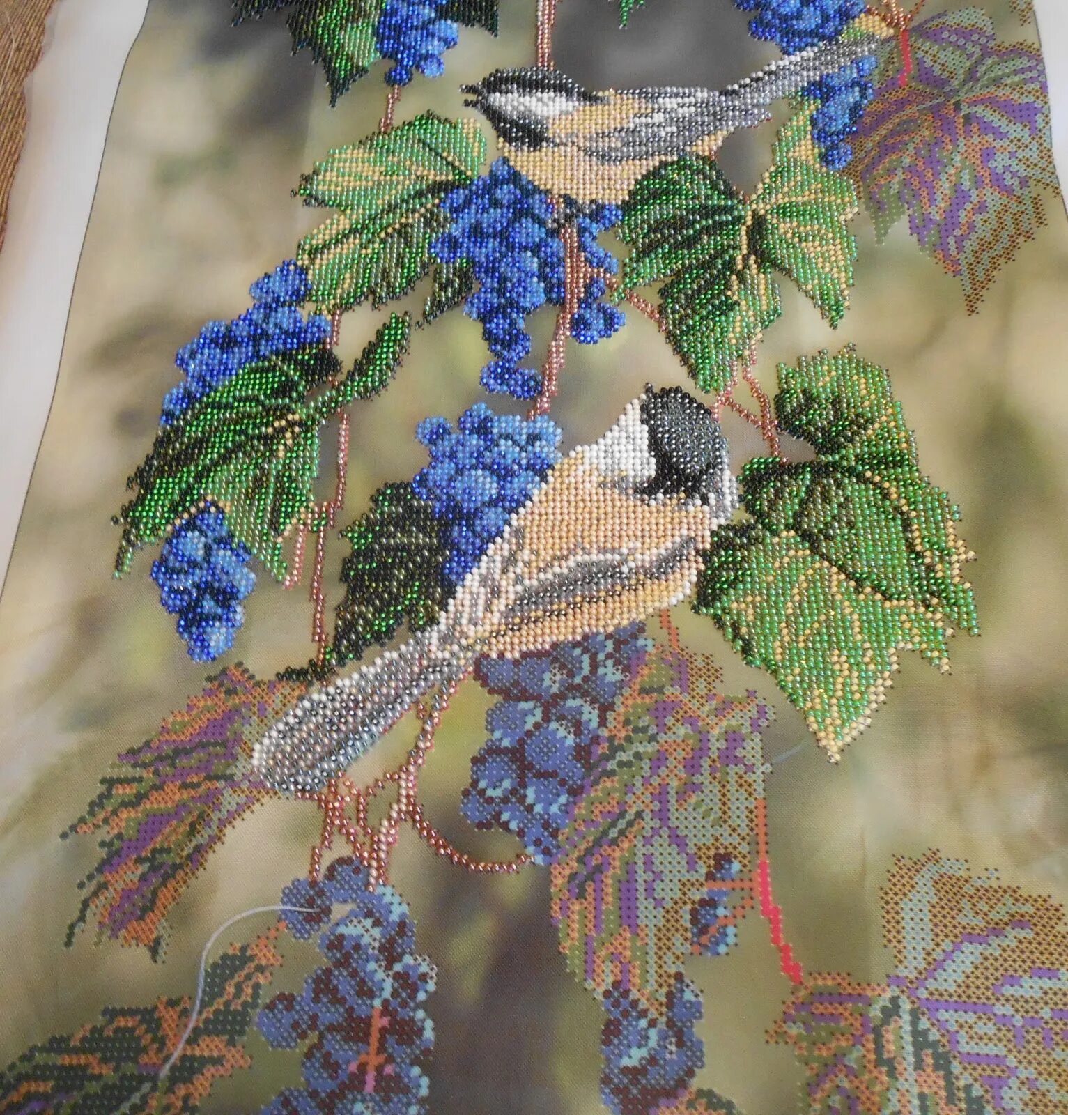 Цветы из бисера. Бисероплетение махровая фиалка. Книга волшебный бисер. Вышивать бисером. Бисер фиалка махровая мастер класс.