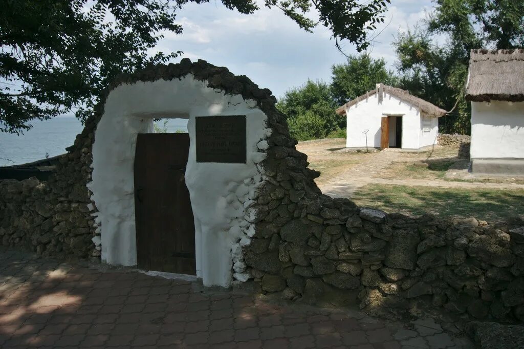 Страница тамань. Тамань Краснодарский край. Тамань кельи. Музей Лермонтова, станица Тамань. Город Тамань достопримечательности.