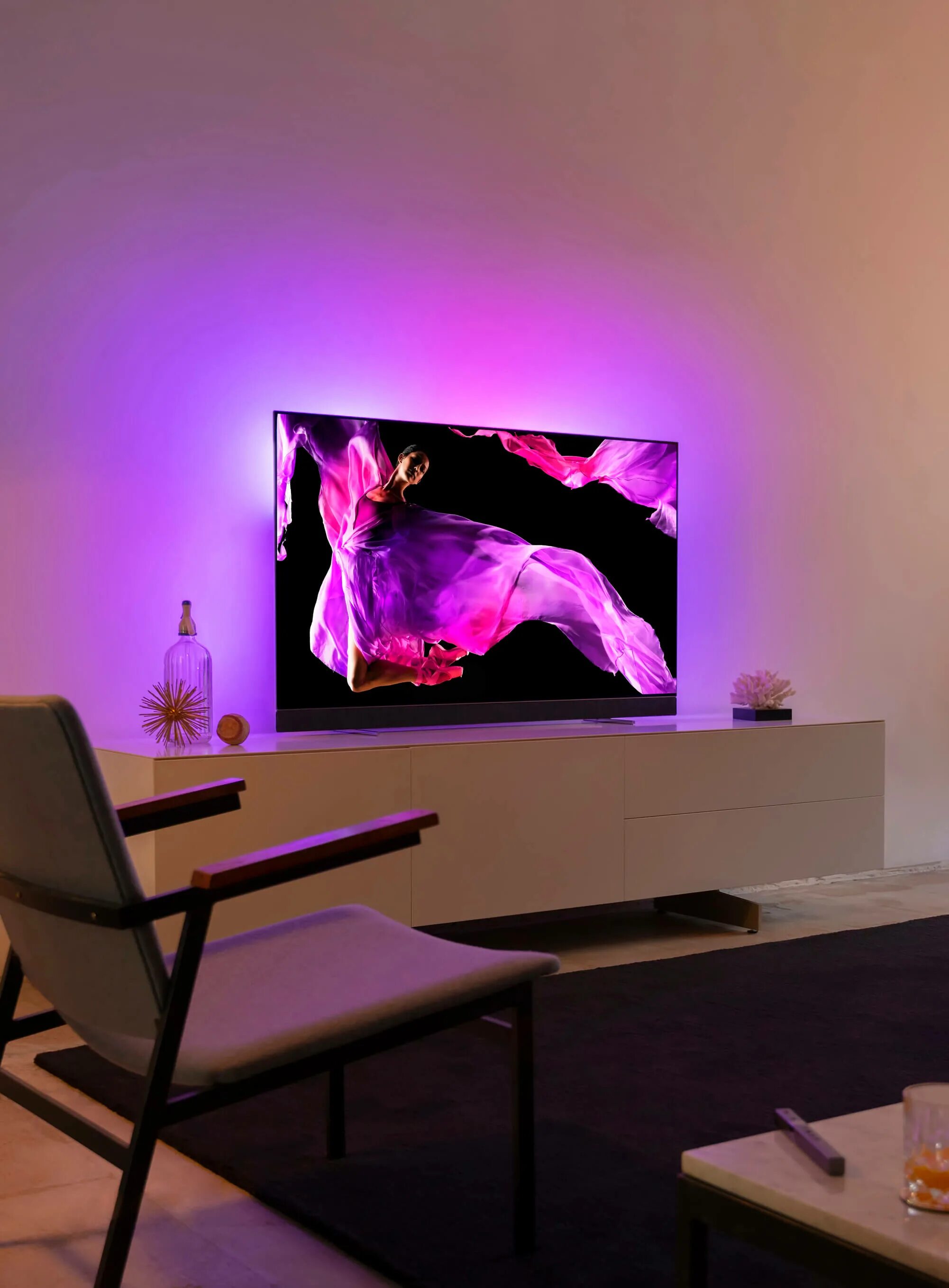 Филипс амбилайт. Филипс эмбилайт 55. Philips OLED 903. Телевизор с подсветкой эмбилайт Philips. Телевизор Philips 65oled903.