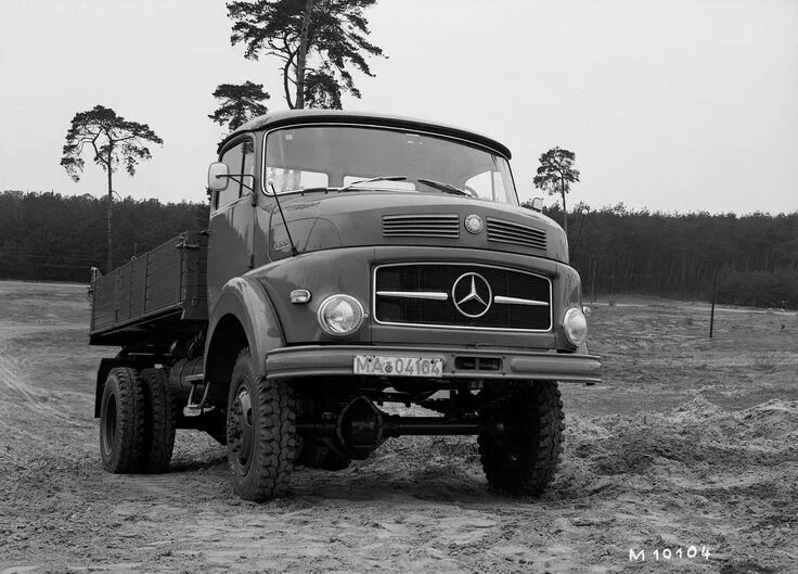 Старый грузовик мерседес. Mercedes-benz 1632. Mercedes truck 1970. Грузовик mercedes benz 710. Mercedes-benz l 710 kurzhauber.