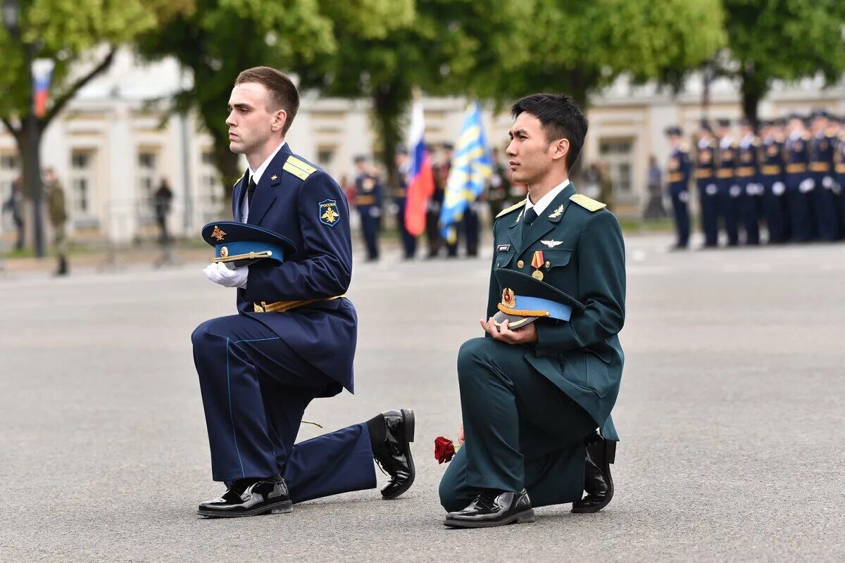 Стоит ли идти военным