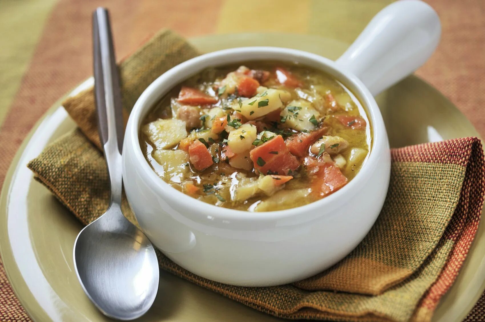 Харчо острый. Густая похлебка. Густой наваристый суп. Макку суп. Суп из говядины.