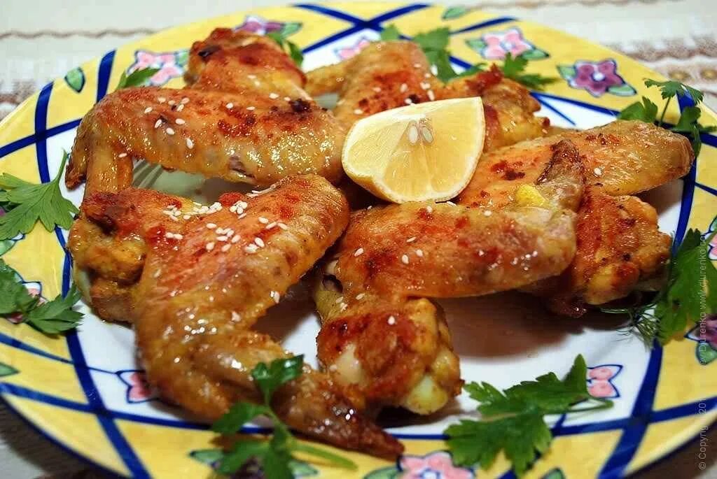 Как приготовить куриные крылышки быстро и вкусно. Крылышки в духовке. куриные крылышки в духовке. запечённые крылышки в духовке. вкусные куриные крылышки в духовке.