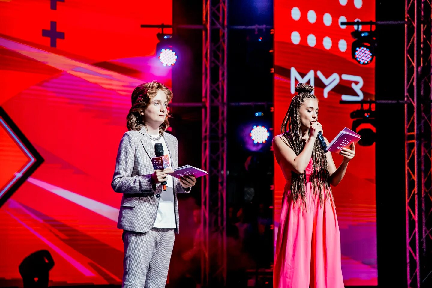 Битва поколений муз ТВ. Teen's Fest муз-ТВ. Поколение топ. Битва поколений муз ТВ ведущие. Битва поколений муз ТВ 9 выпуск. Ведущие муз тв 2024