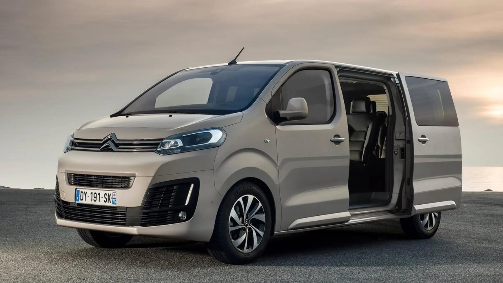 Ситроен space tourer 2019. Ситроен space tourer 2020. Citroen spacetourer минивэн. Новый ситроен спейс турер. Новый ситроен спейс турер.