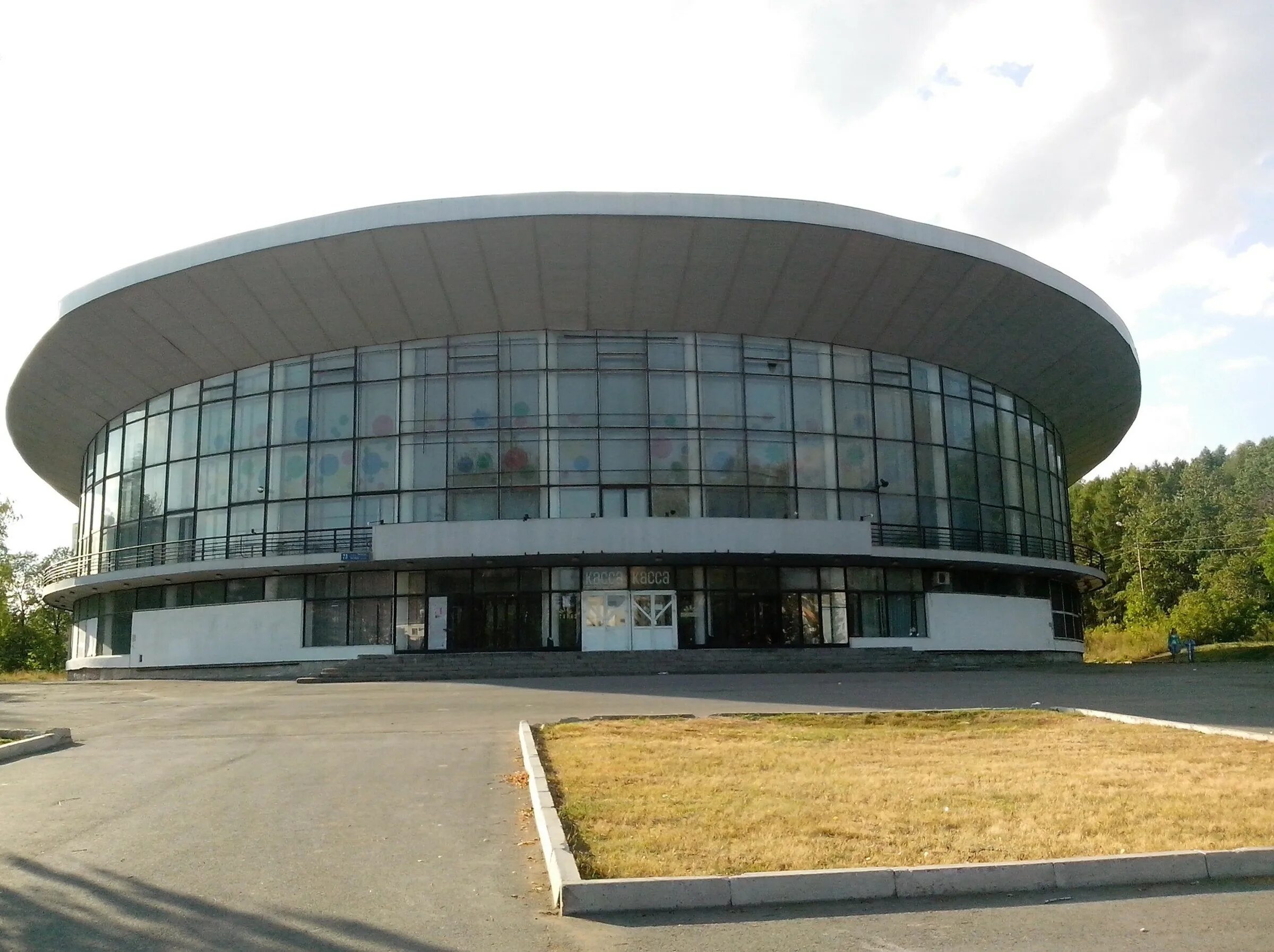 Уфимский госцирк. Госцирк уфа церковь. Уфимский цирк уфа. Госцирк уфа здание. Госцирк уфа здание.