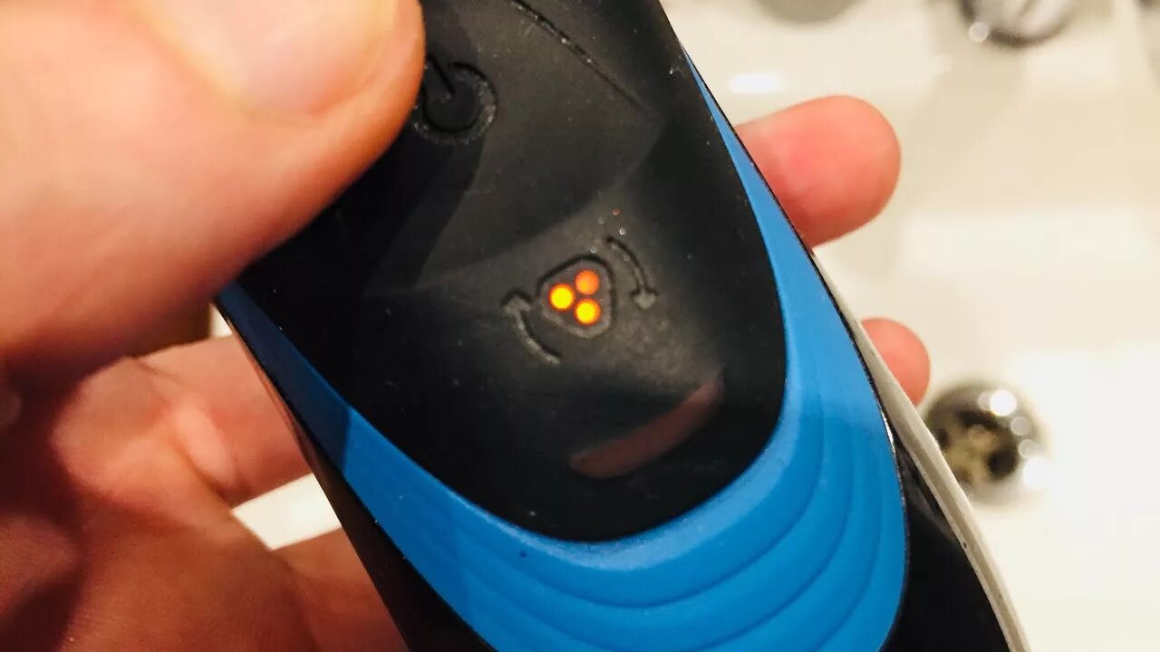 Филипс мигает индикатор. Индикаторы на бритве philips. электробритва филипс индикатор три точки. at750 philips горят три лампочки. значки на бритве филипс.