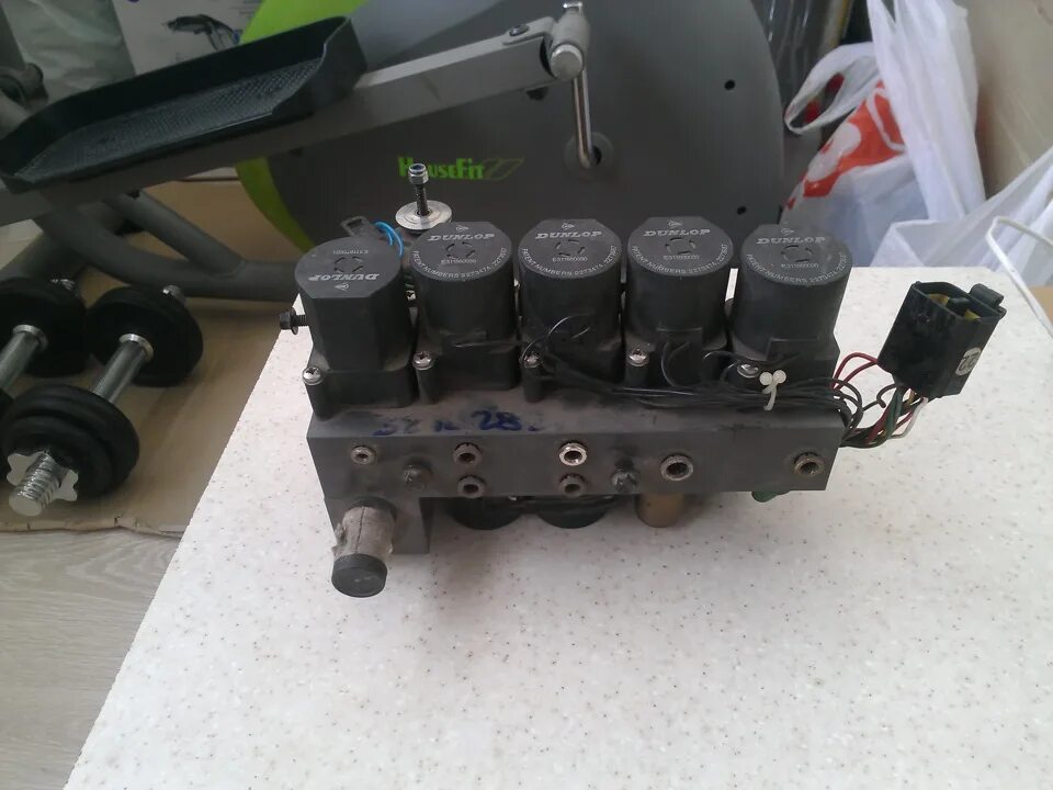 Блок клапанов range rover. Блок клапанов range rover. Rvh000095. Блок клапанов range rover. Блок клапанов пневмоподвески l322.