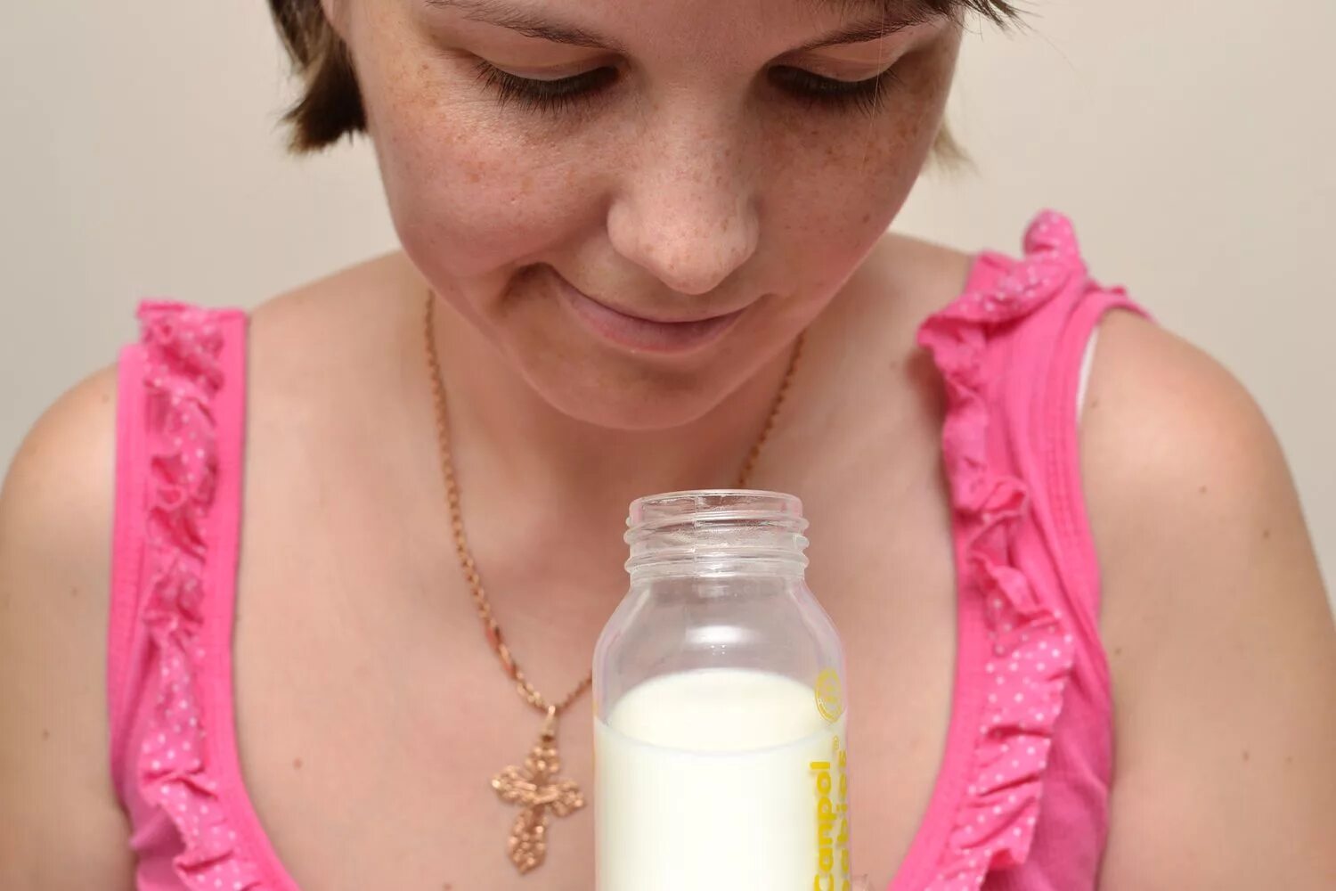 Женское молоко. Грудное молоко. Женское грудное молоко. Молоко из груди. К чему снится пить во сне молоко
