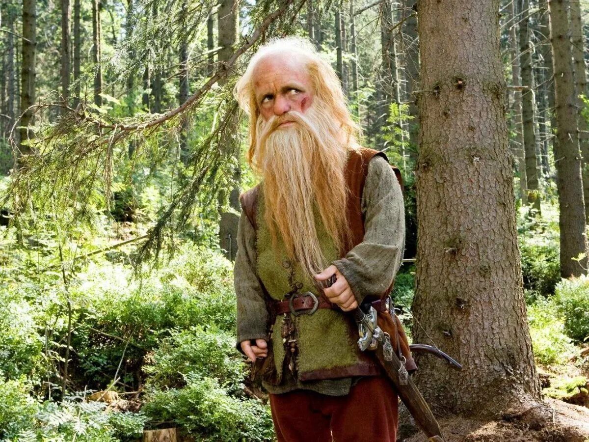 Хроники дэйн дехаан фильм. Хроники нарнии люси и тимнус. Питер динклэйдж гном. Хроники человека. Хроники нарнии тумнус.