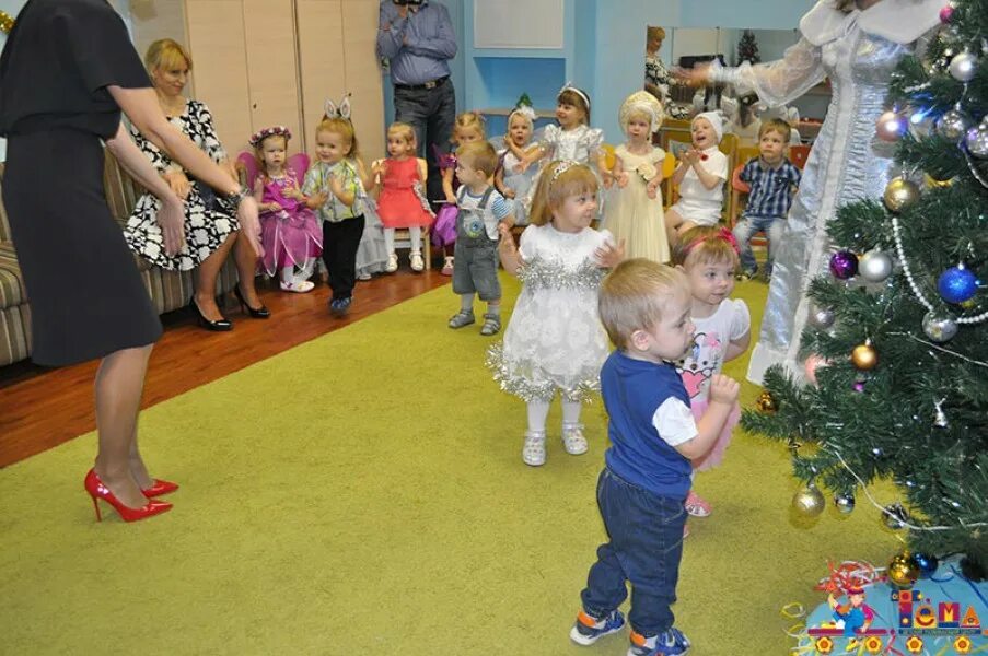 утренник яслях. новогодний утренник ясли п биорки. новогодний утренник в садике ясельная группа. новый год в яслях. утренник в детском саду новый год ясли.