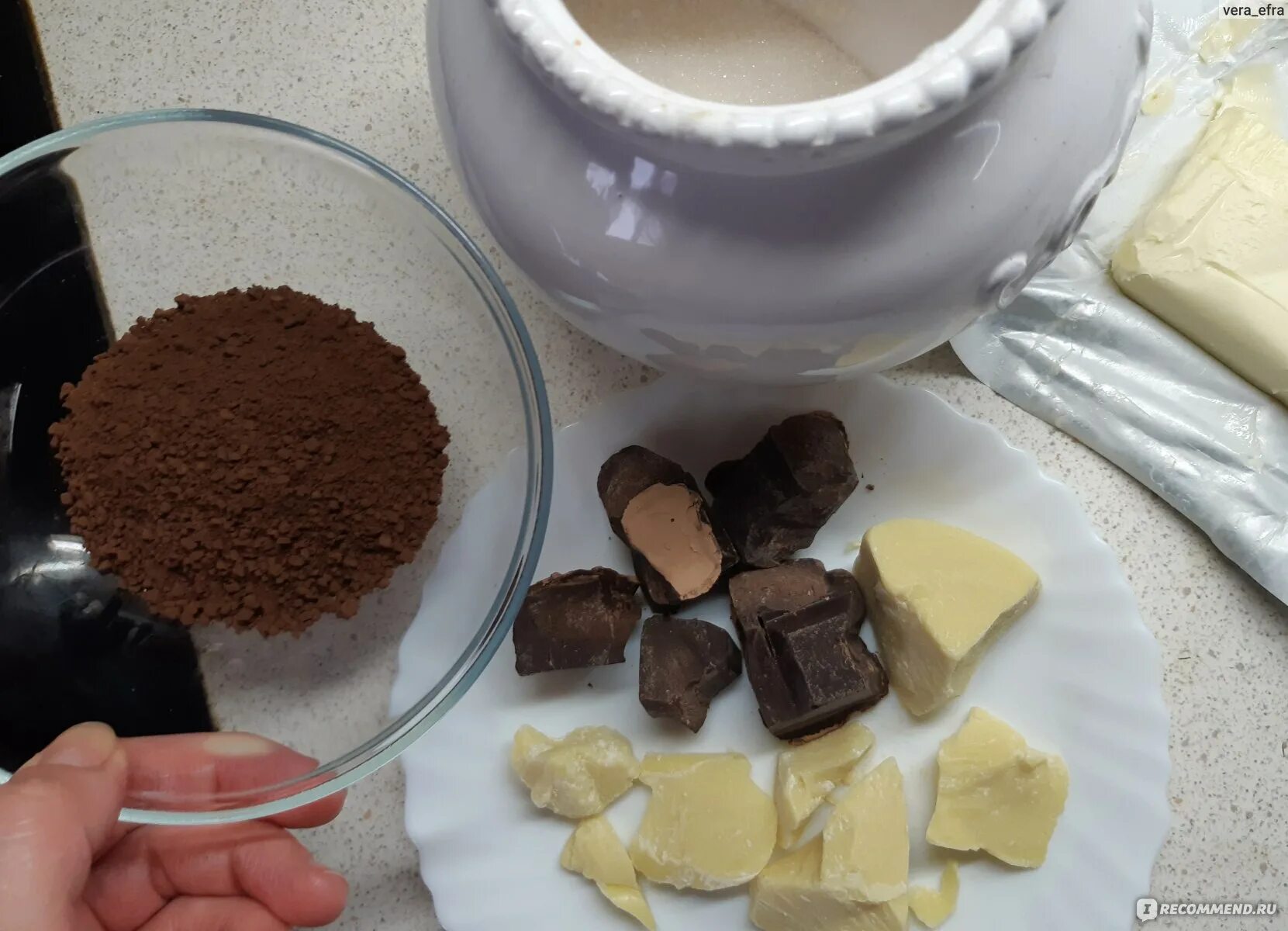 Какао масло и какао тертое рецепт шоколада. Конфеты из какао порошка. Конфеты в какао порошке. Шоколадные конфеты из какао и масла. Конфеты из какао масла.