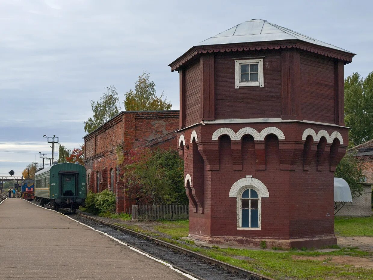 Погода в угловке новгородской области на 10. Станция Угловка. Вокзал Угловка. Станция Угловка Новгородская область. Угловка станция ЖД.