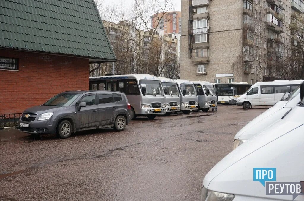 Автобус 142 реутов. Лиаз 677 вологда. Кладбище икарусов. Реутов автобус 17. Реутов маршрутки.