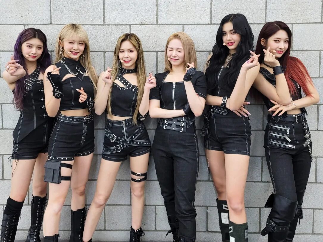 Видео поп групп. Группа everglow. k pop группа everglow. группа everglow 2021. группа эверглоу участницы.