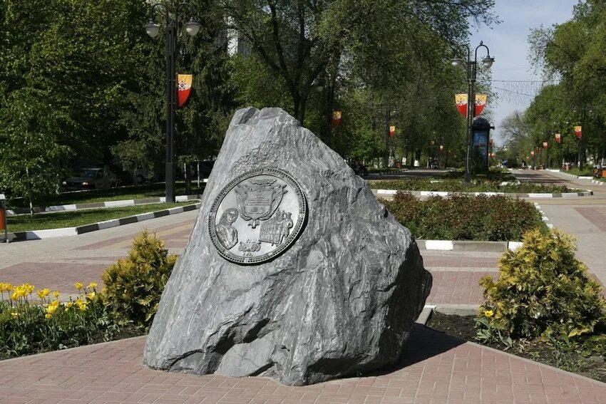 Памятный знак в честь 100 летия. Полтавская битва памятники в Белгороде. Памятный знак в честь 300-летия Полтавской битвы. Памятный знак в честь 300-летия Полтавской битвы Белгород. Белгородский пехотный полк.