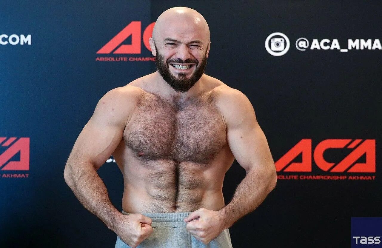 Тельман исмаилов пекер. Тельман исмаилов и моника белуччи фото. Исмаилов чья национальность. Магомед исмаилов. Адам халиев боец.