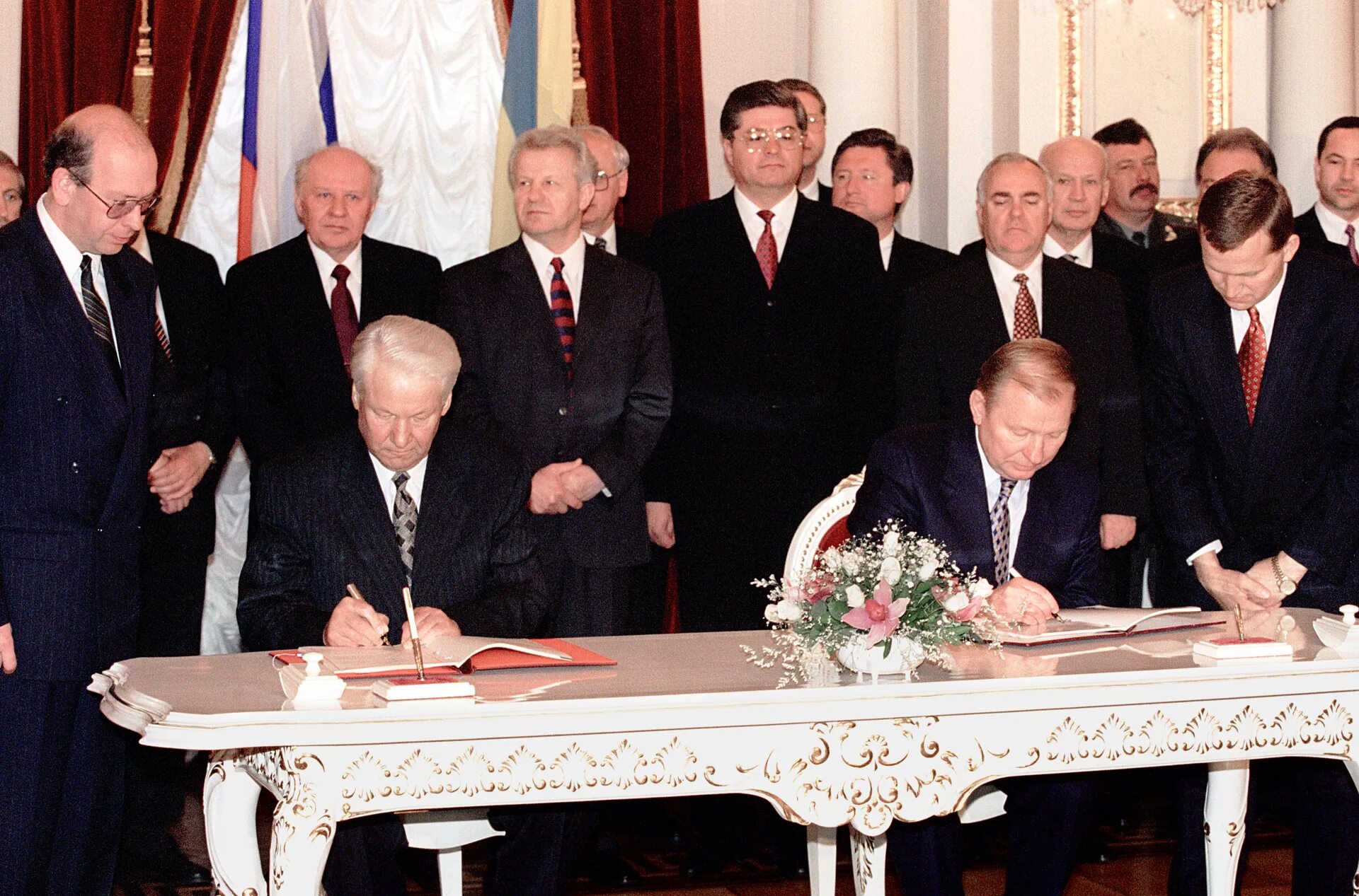 Ельцин и Кучма 1997. Ельцин и Кучма 1995.