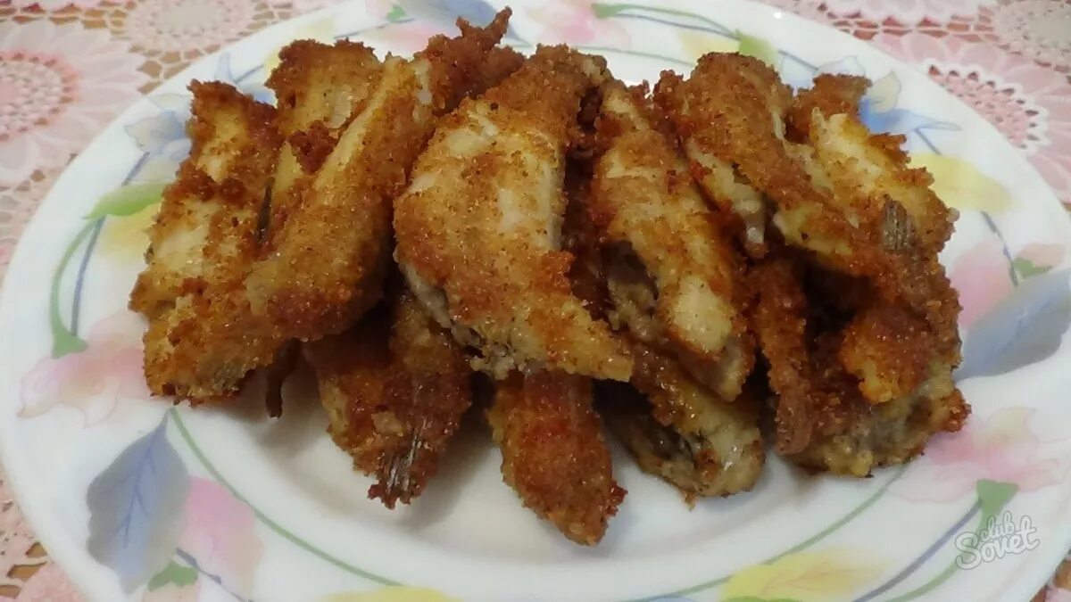 Рыба в кляре с панировочными сухарями. Жареные сухари. Рыба жареная в панировке. Рыба в панировочных сухарях. Треска в панировке.