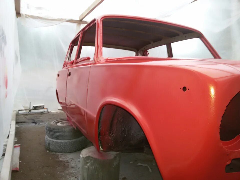 Ваз 2110 молотковая краска. Автомобиль без краски. Mobihel 100 триумф. Алкидная покраска авто. Покраска авто акрилом.