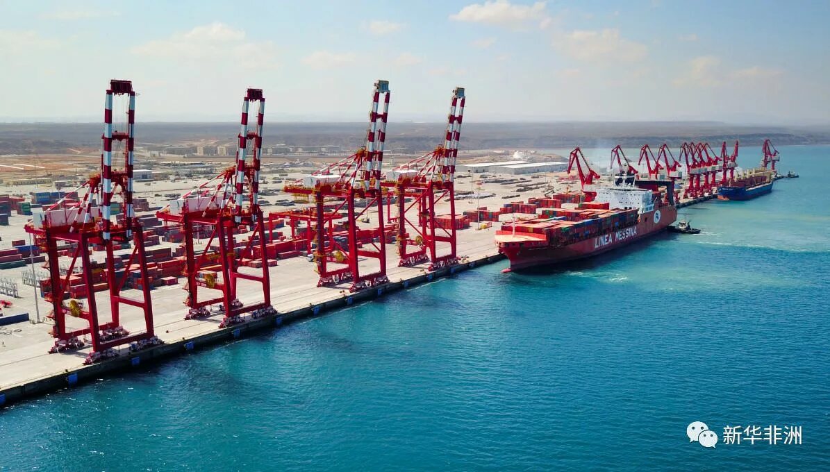 Port development. Port development. Port development. Трубы в порту. Порт линден.