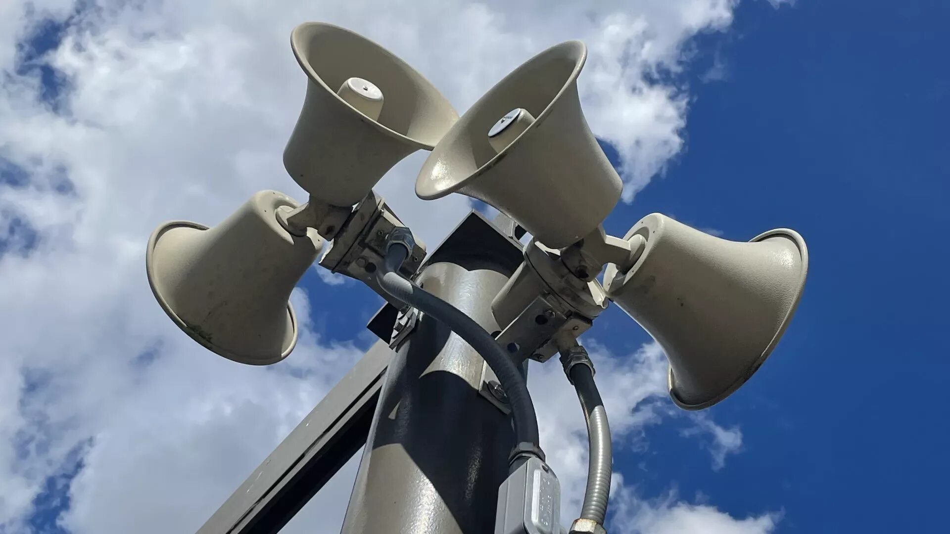 File:Federal Signal Thunderbolt 1003 head.jpg - Wikipedia