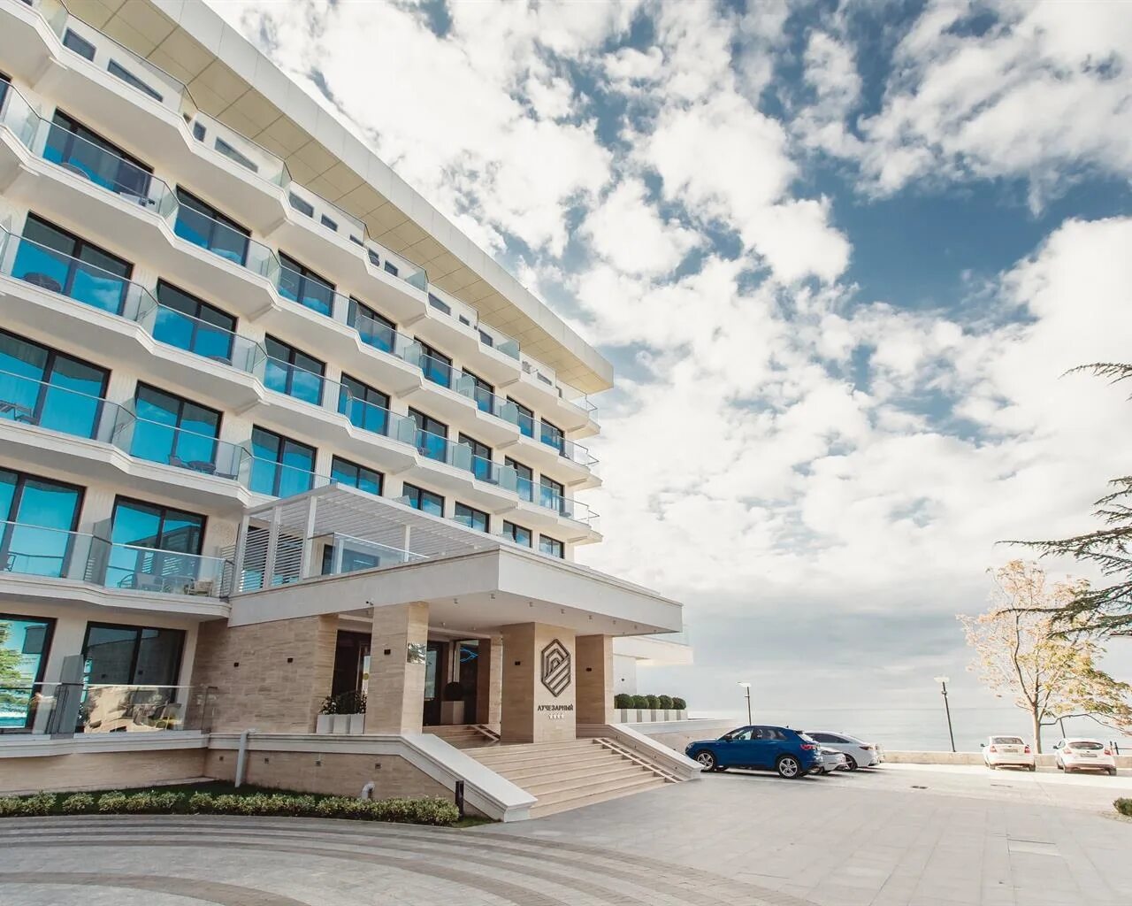 Лучезарный 4 сочи. Апарт лучезарный сочи. Лучезарный апарт резорт. Лучезарный апарт резорт. Лучезарный резорт отель сочи.