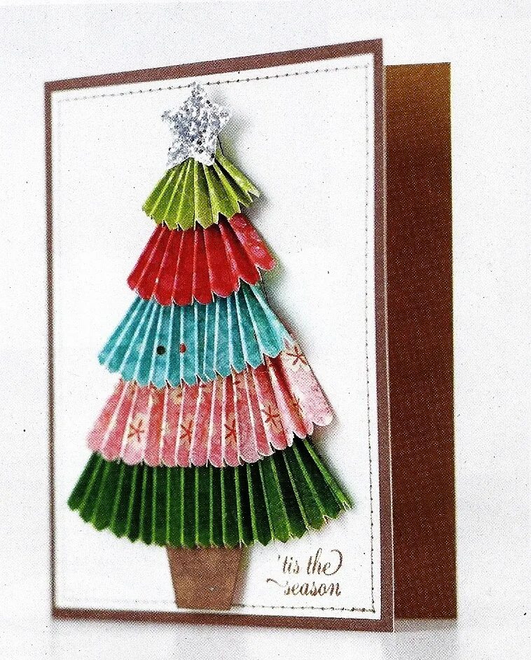 Объемная елка на бумаге. Елка из бумажных вееров. Елка из бумаги. Елочка гармошкой. Елочка из гармошки.