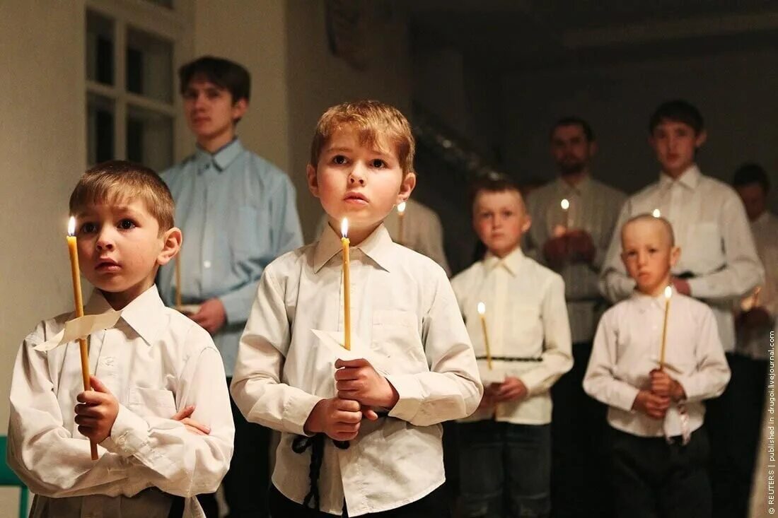 Воспитываем традициях школы. Дети в церкви. Православные дети. Мальчик в храме. Дети в православном храме.