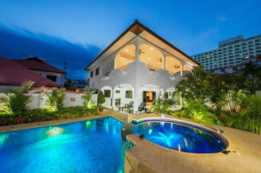 Ройял парк Паттайя. Вилла в Паттайе. Карибиан Кондо Паттайя. Royal Lanna Pool Villa Pattaya.