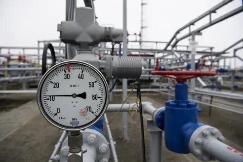 На трубопроводах установлены манометры