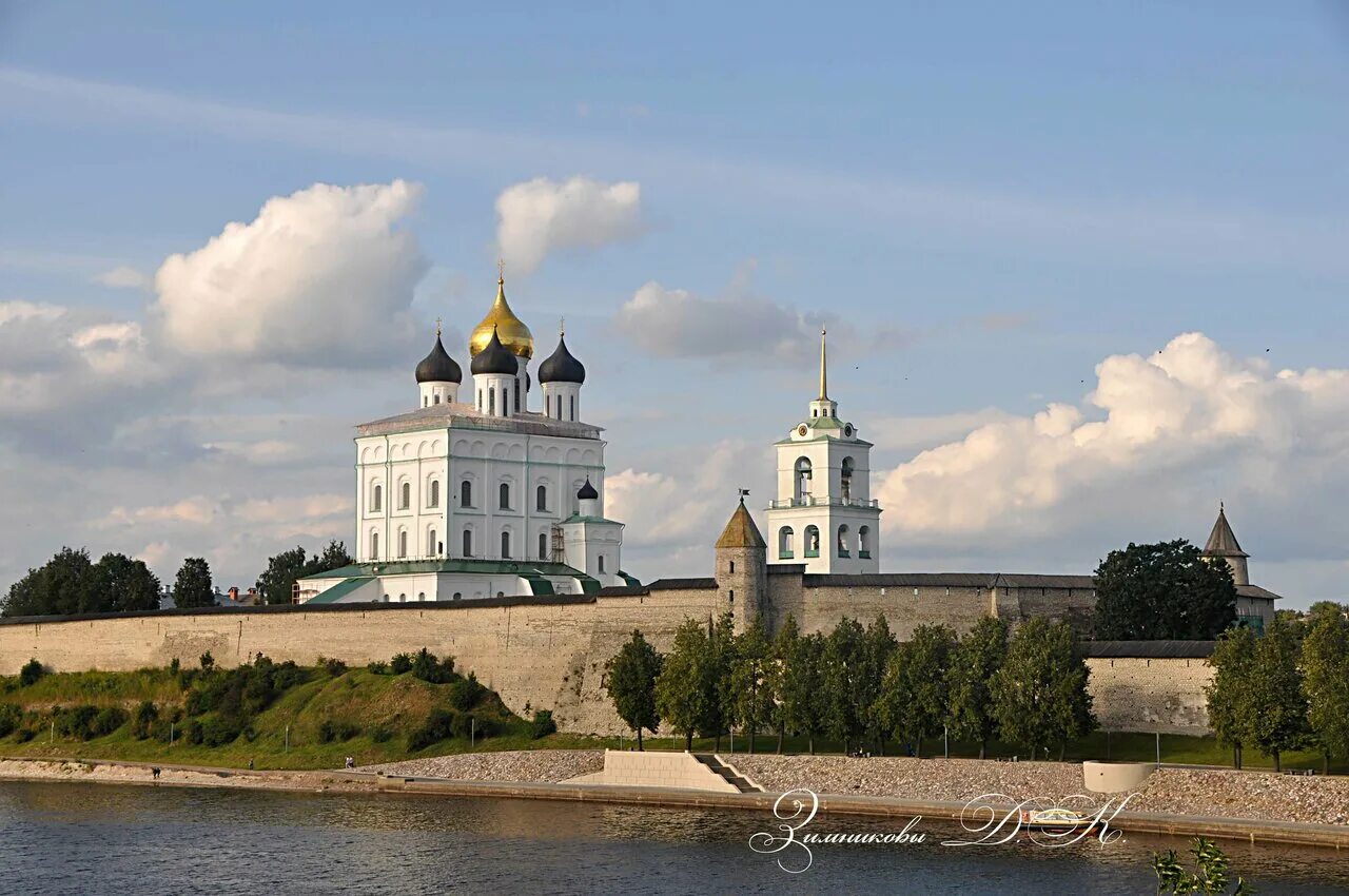 Псковский кремль музей. Псковский кремль псков. Башни пскова. Псковский кремль ул кремль 4. Псковский кром достопримечательности.