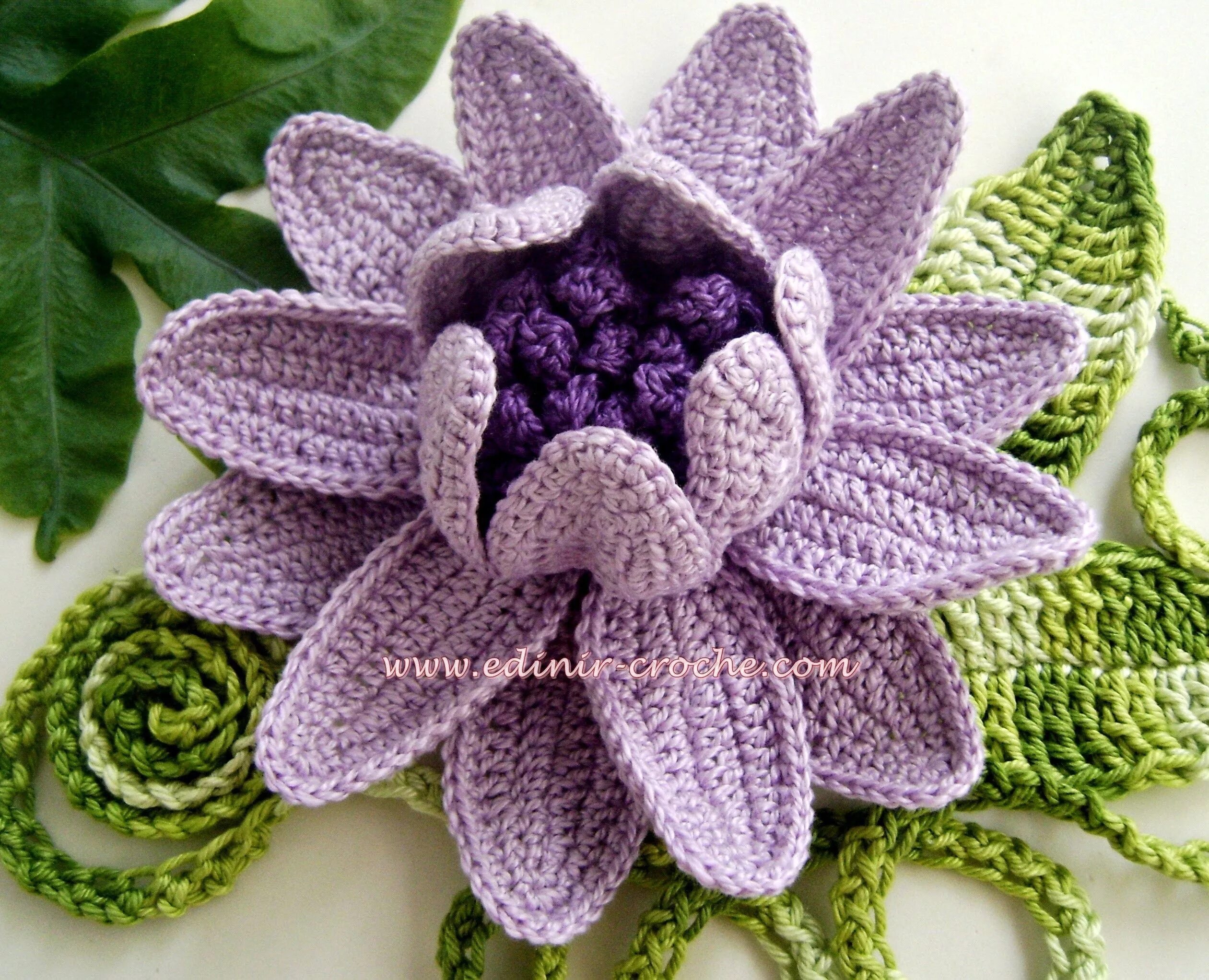 Салфетки с объемными цветами. Вязаные цветы. Пышный шарф крючком. Вязаные розочки крючком. Вязаные цветы.