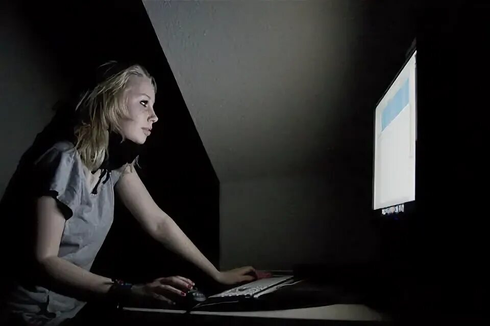 Стоя твиттер. Крепкая женщина. Сохры девушек. Twitter владелец. Певица с родинкой.