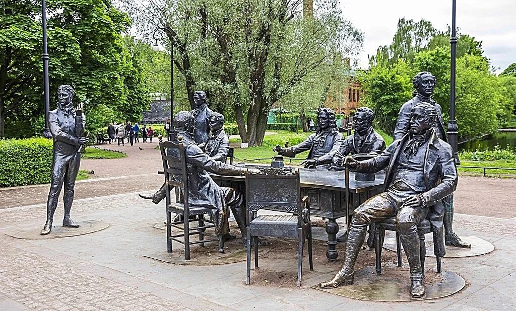 Памятник петру первому основателю кронштадта. Памятник основателям петербурга. Площадь сенатской площади. Медный всадник памятник петру 1. Памятник петру 1 в санкт-петербурге.