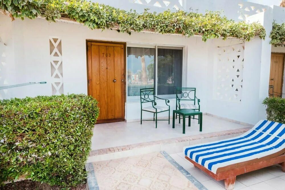 Отель shams safaga 4. Sharm safaga 4 хургада. Menaville safaga 4 хургада. Египет shams safaga resort. Отель шамс сафага хургада.