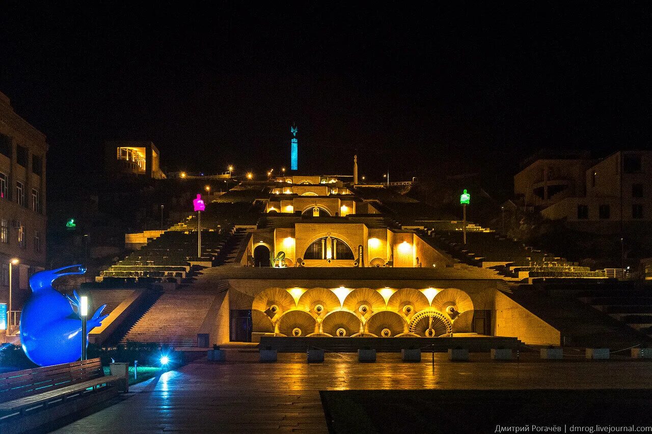 Ночной Каскад в Ереване. Каскад Ереван ночью. Армения ночной Ереван. Ереван Каскад закат.