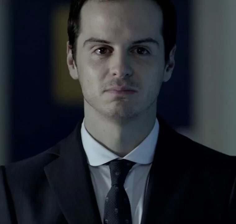 Джим мориарти. Эндрю скотт мориарти. Moriarty. Мориарти шерлок. Эндрю скотт.