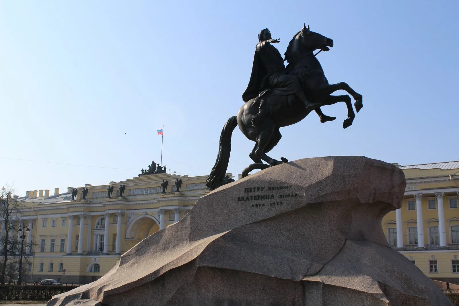 Символом санкт петербурга стал. Символ Санкт-Петербурга медный всадник. Медный всадник памятник Петру 1. Что символизирует медный всадник памятник в Санкт-Петербурге.