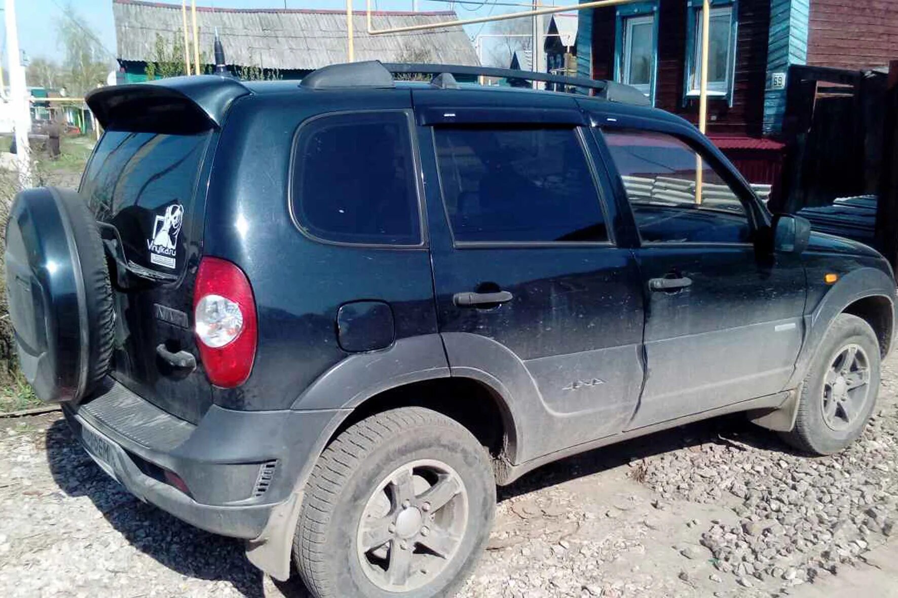 Спойлер на Chevrolet Niva. Задний спойлер на ниву Шевроле. Шевроле Нива Ниагара. Спойлер 3 н Нива Шевроле. Задок шевроле нива