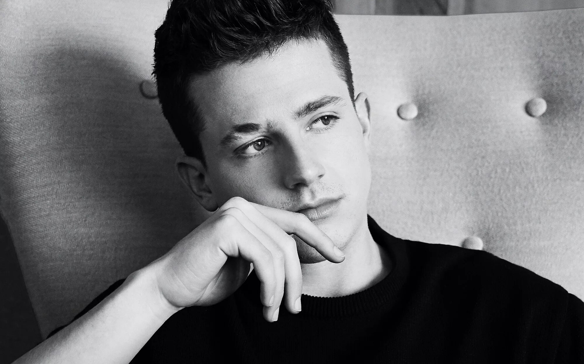 Charlie puth how. Charlie puth. charlie puth 2025. чарли пут портрет. charlie puth для портрета.