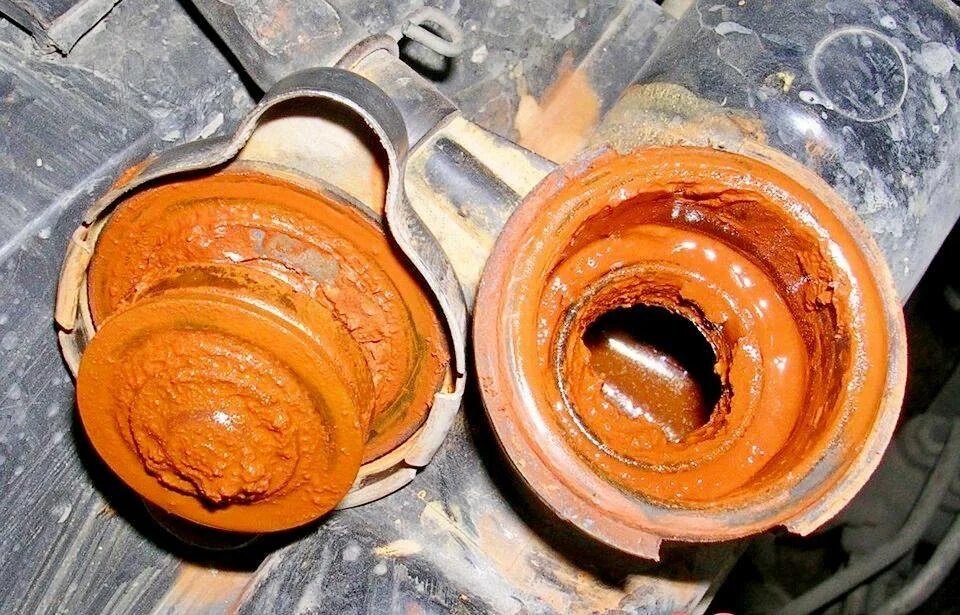 Грязная система охлаждения автомобиля. Коррозия блока цилиндров ваз. Антифриз коррозия. Некачественный антифриз последствия. Промывка системы охлаждения.