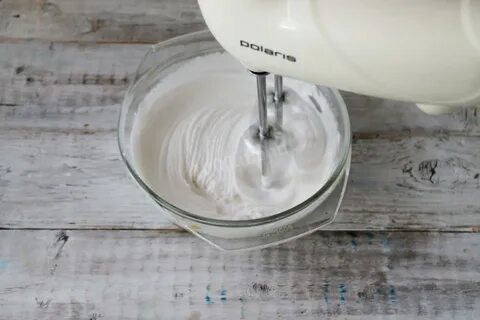 Сколько взбивать белок для безе