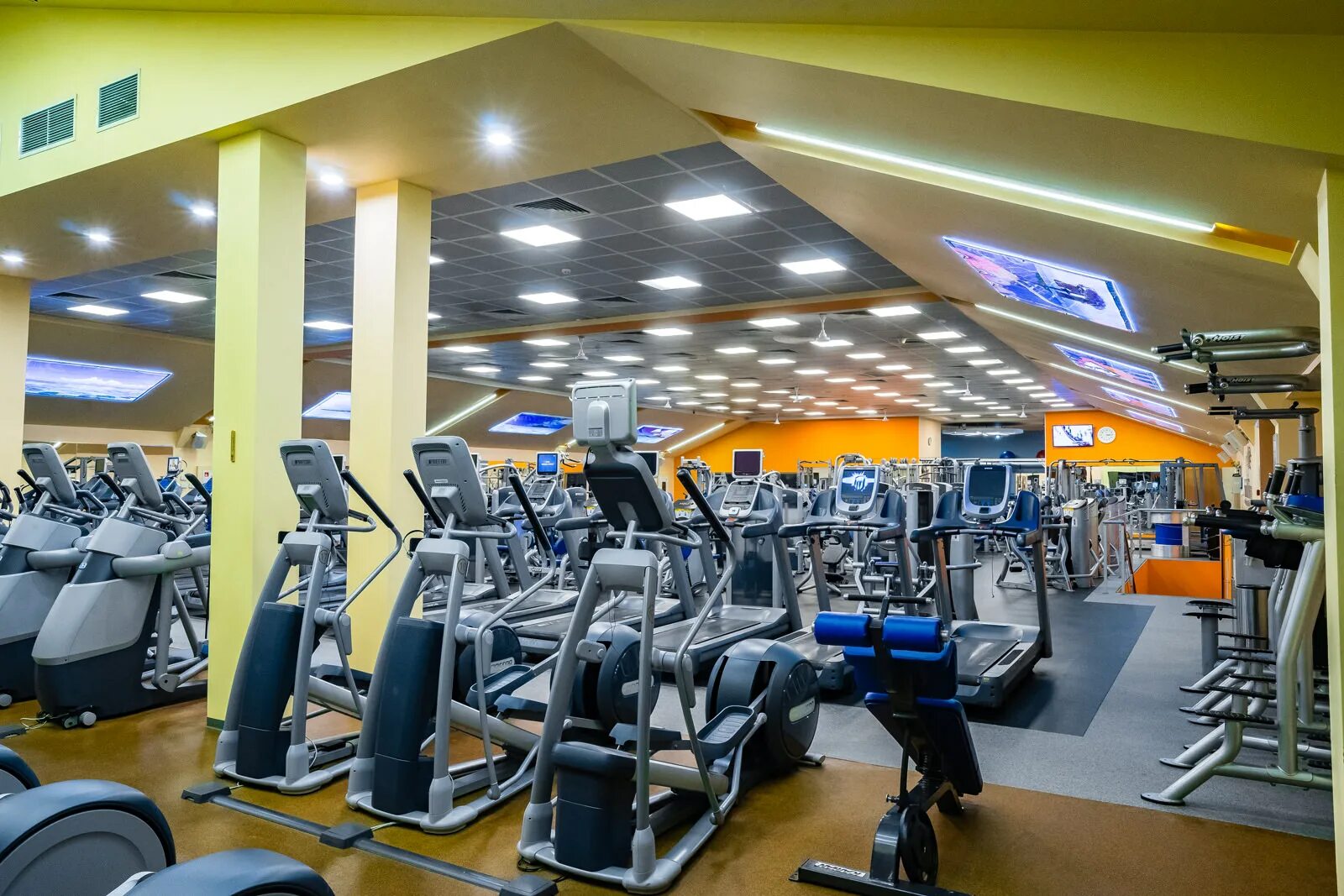 Залы строгино. Фитнес janinn fitness. janinn fitness мякинино. janinn фитнес красногорск. джанин фитнес в строгино.