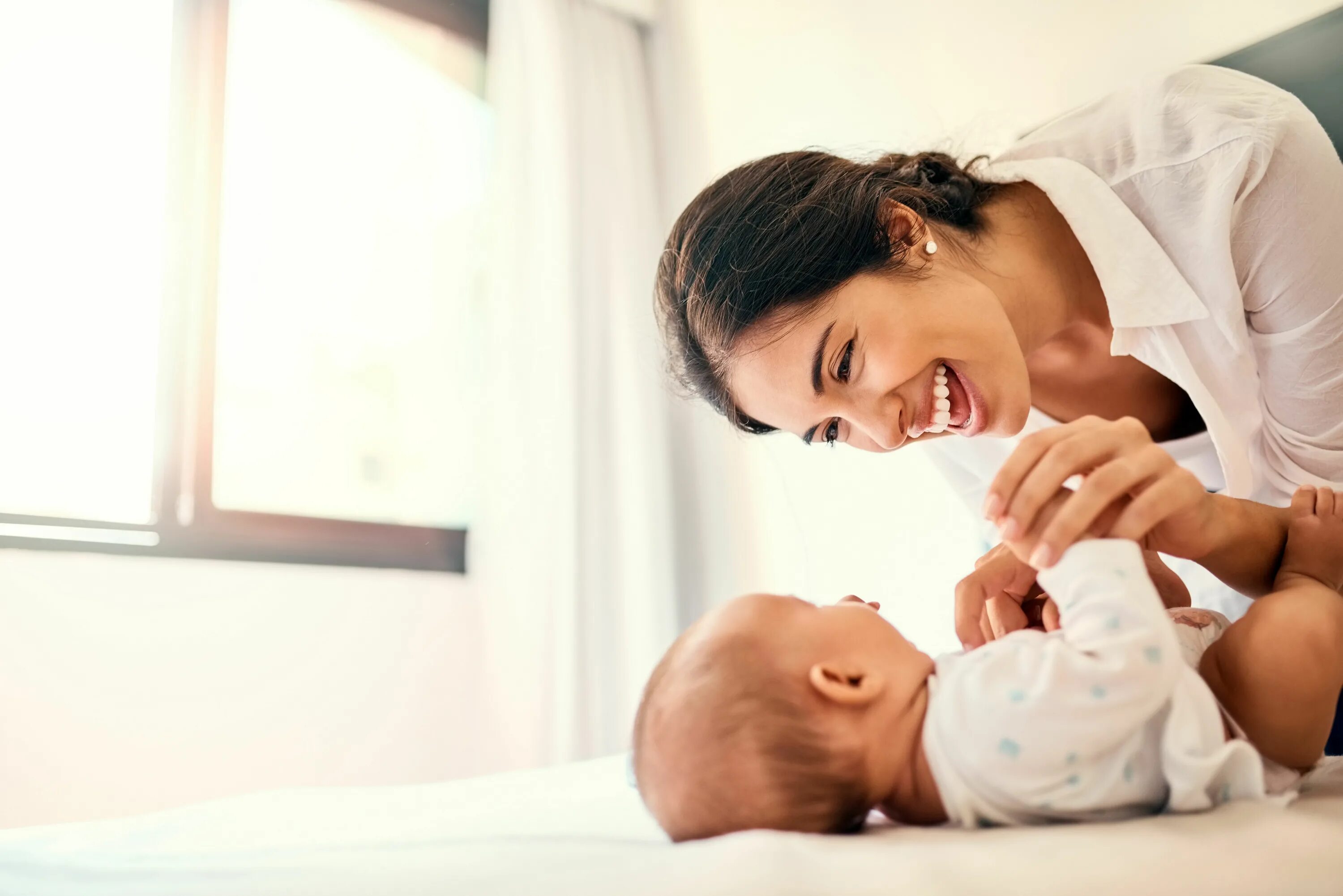 Beby mom. Mothercare i love hugs. Beby mom. Мать и новорожденный. Мама с грудным ребенком.
