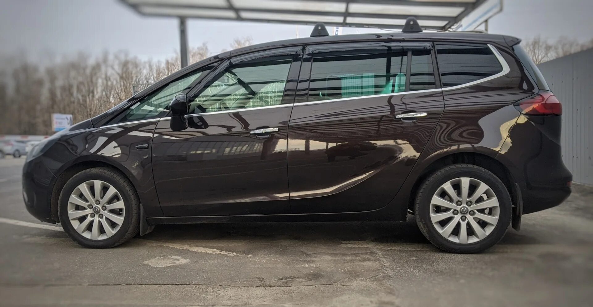 Opel Zafira Tourer диски. Дефлекторы Опель Зафира Турер. Opel Zafira Tourer 1.4 t 103кв. Опель Зафира Турер на дисках.