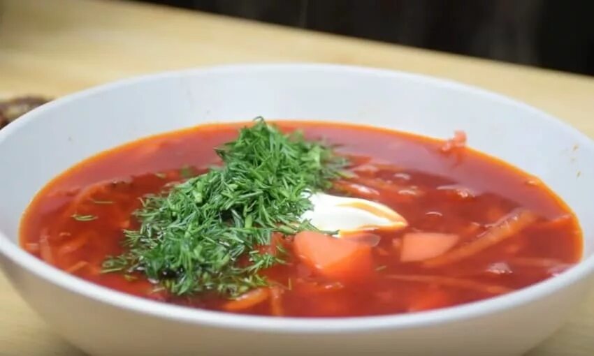 Борщ без свеклы. Борщ без мяса. Борщ с капустой и картофелем. Борщ из капусты без свеклы. Борщ без свеклы с томатной пастой.